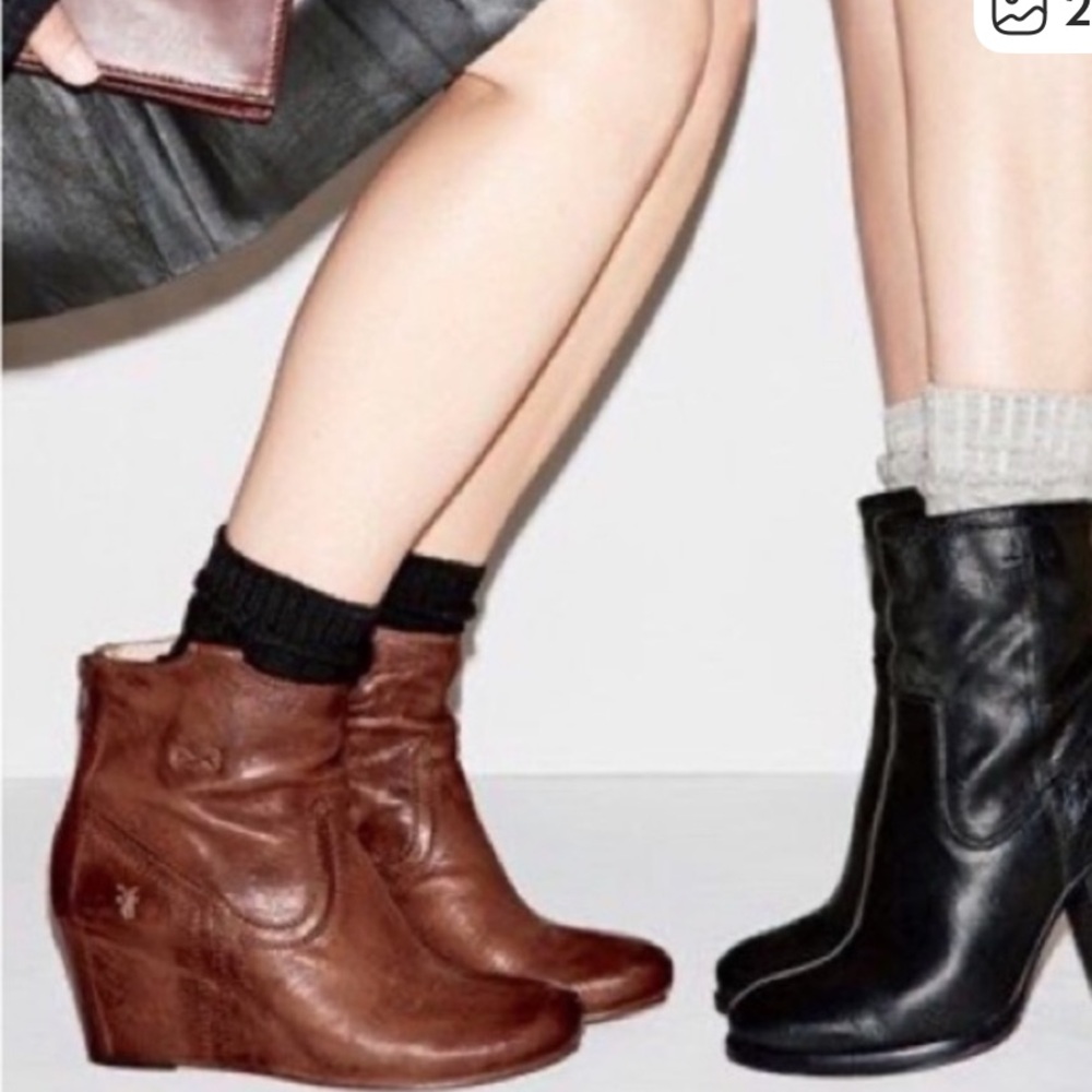 Frye Cognac Carson Wedge Bootie Size 8.5US worn leather offers welcome